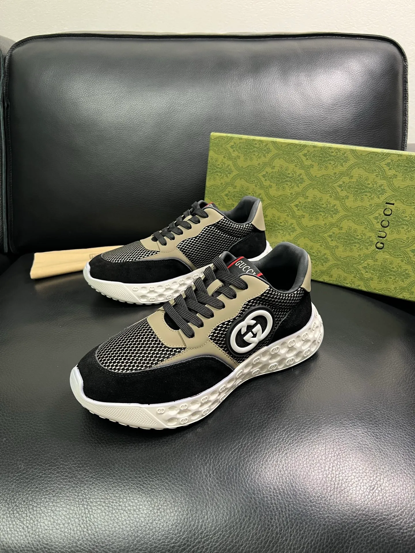 Men's shoes 💰780 Gucci top purchasing agency Gucci counter synchronization. Original factory configuration imported cowhide from Italy with mesh fabric, high-quality splicing and complex craftsmanship, imported cowhide lining, sole: original factory specially provided original sole super comfortable, original factory with single goods high quality, welcome to compare, code number 39-44 (customized 38 45) 85856